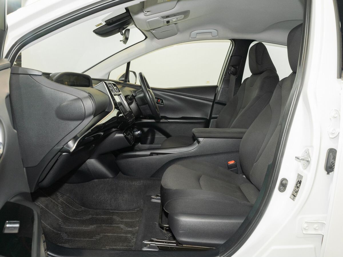 Toyota Prius 2019 - фото автомобиля