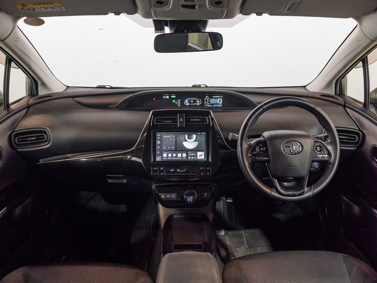 Toyota Prius 2019 - фото автомобиля