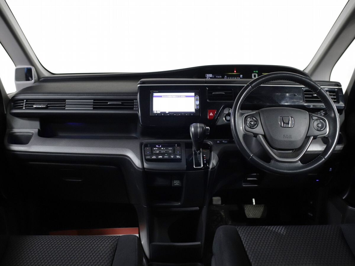 Honda Stepwgn 2015 - фото автомобиля