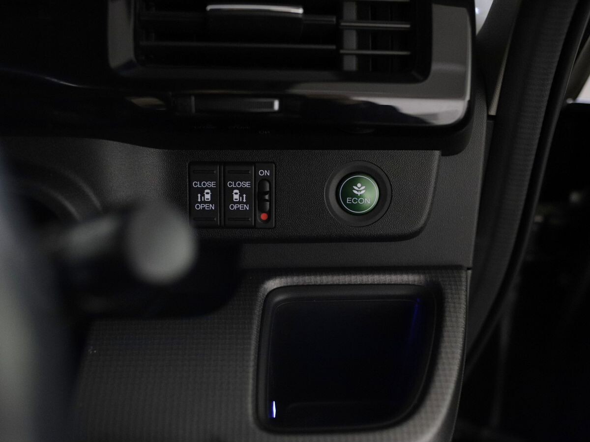 Honda Stepwgn 2015 - фото автомобиля