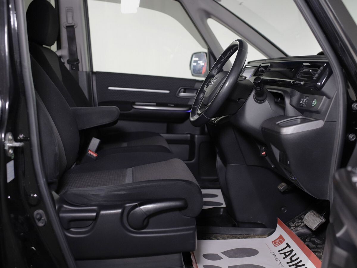 Honda Stepwgn 2015 - фото автомобиля