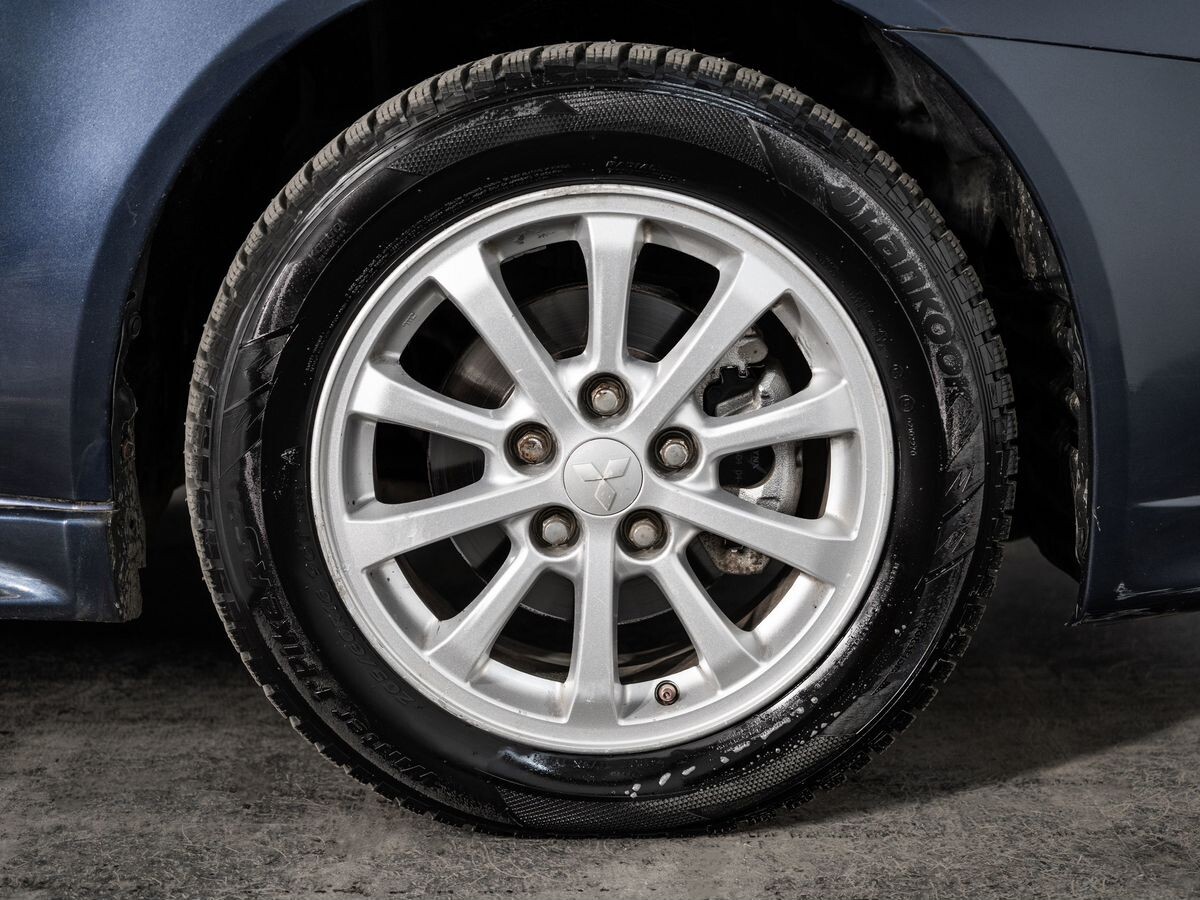 Mitsubishi Lancer 2011 - фото автомобиля