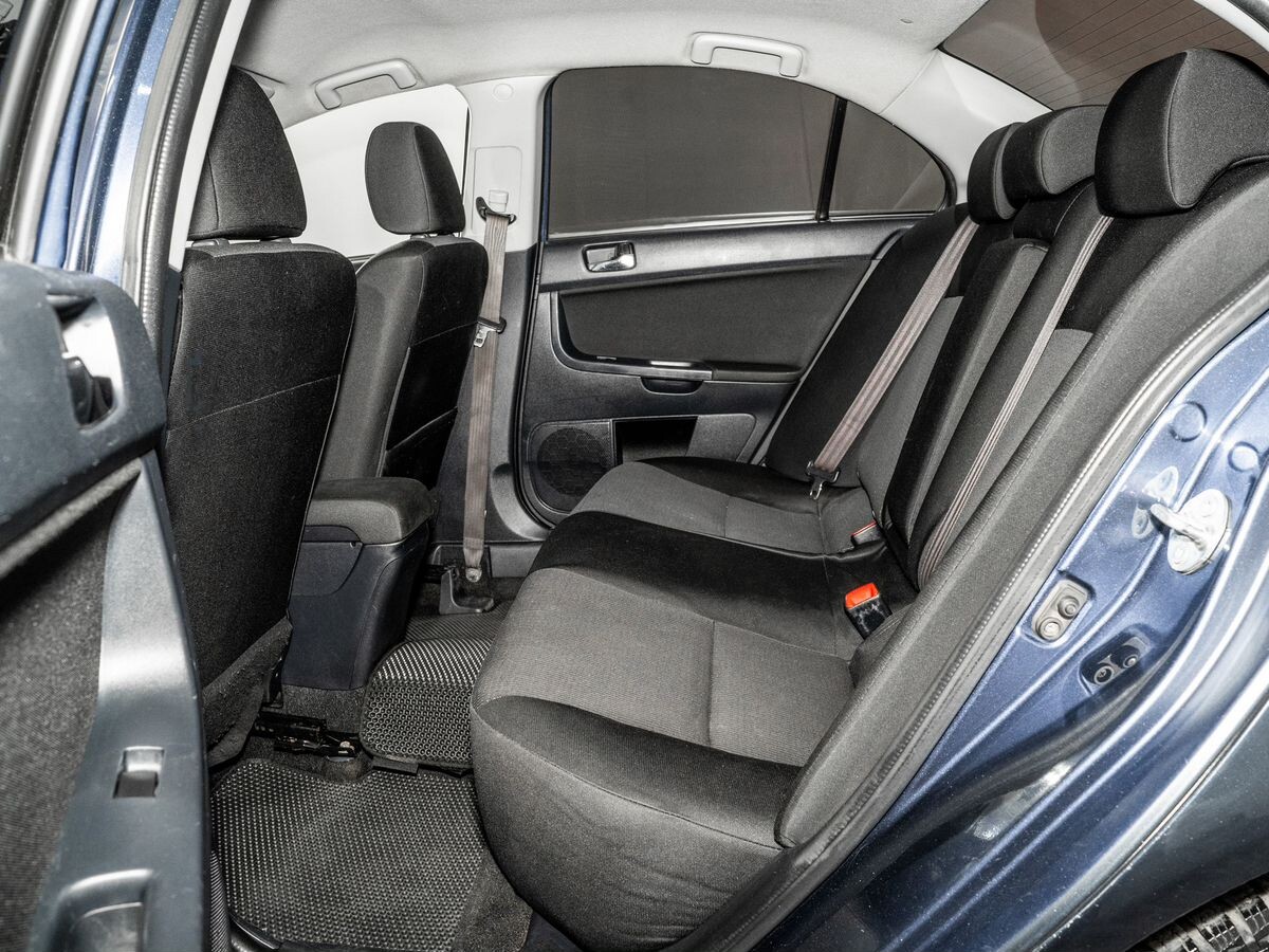 Mitsubishi Lancer 2011 - фото автомобиля