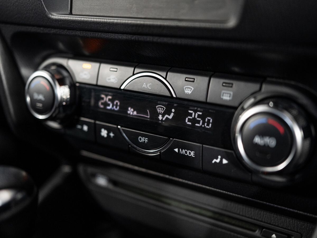 Mazda Axela 2014 - фото автомобиля