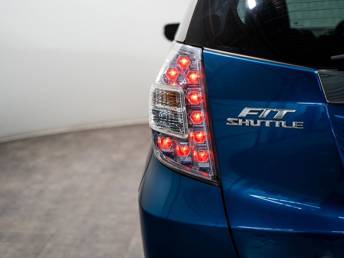 Honda Fit Shuttle 2011 - фото автомобиля
