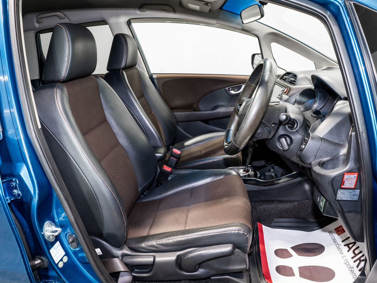 Honda Fit Shuttle 2011 - фото автомобиля