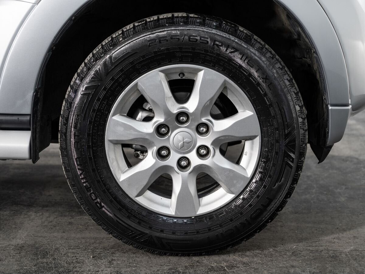 Mitsubishi Pajero 2014 - фото автомобиля