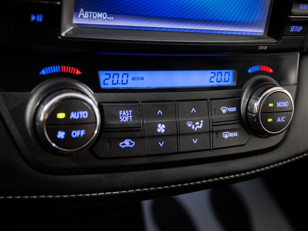 Toyota RAV4 2018 - фото автомобиля