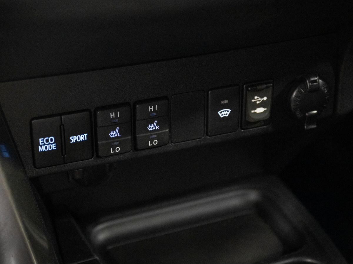 Toyota RAV4 2018 - фото автомобиля