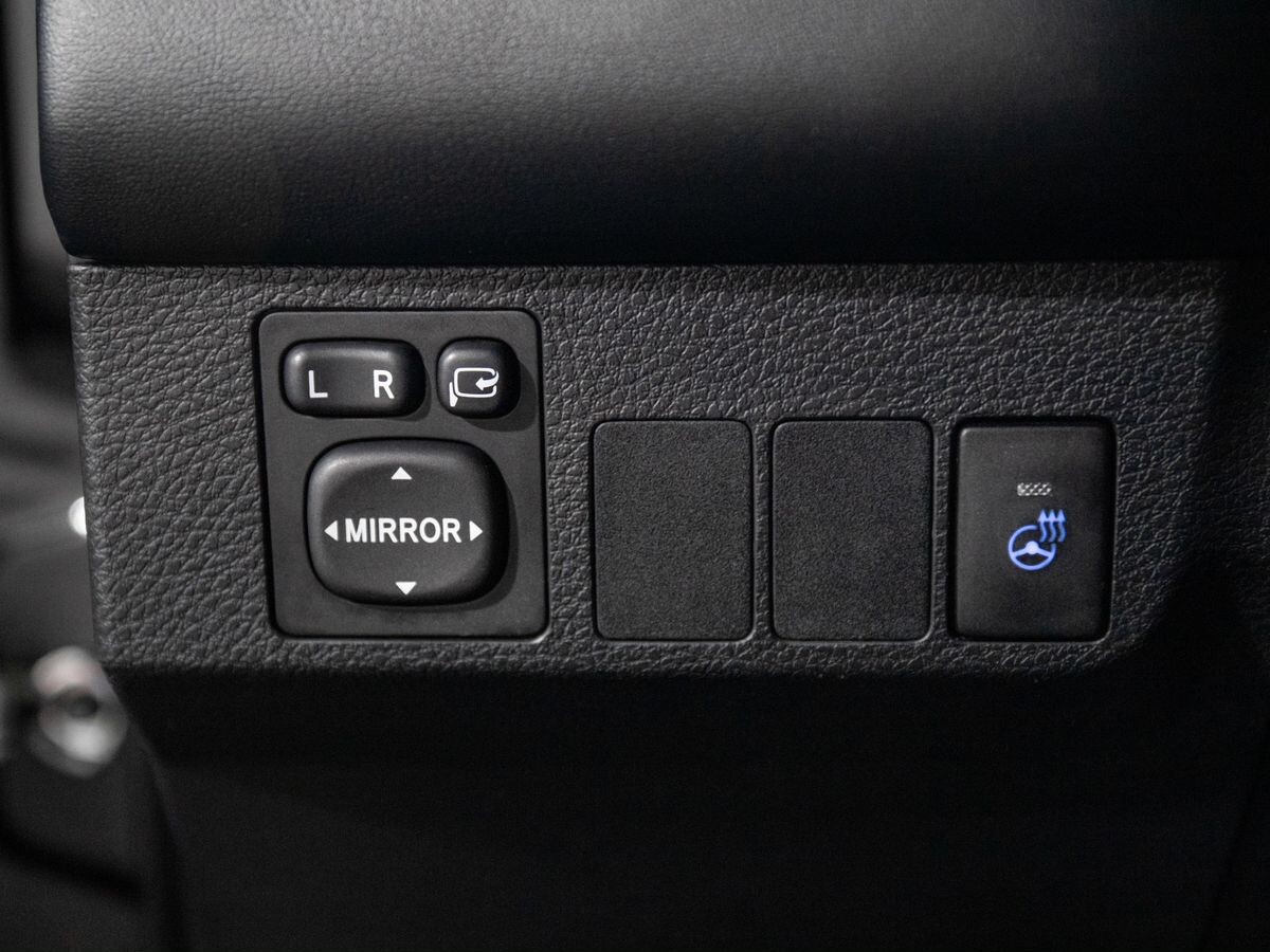 Toyota RAV4 2018 - фото автомобиля