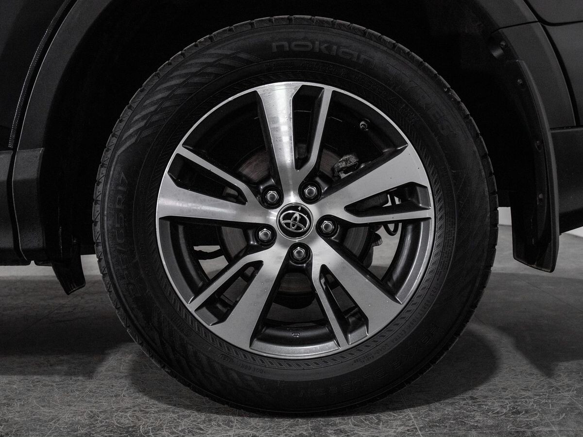 Toyota RAV4 2018 - фото автомобиля