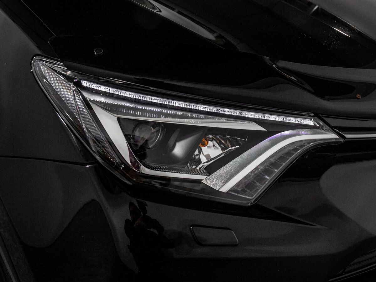 Toyota RAV4 2018 - фото автомобиля