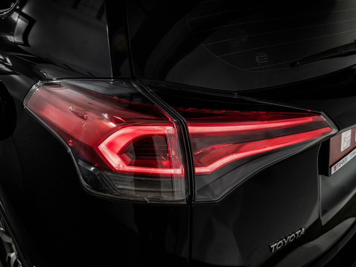 Toyota RAV4 2018 - фото автомобиля