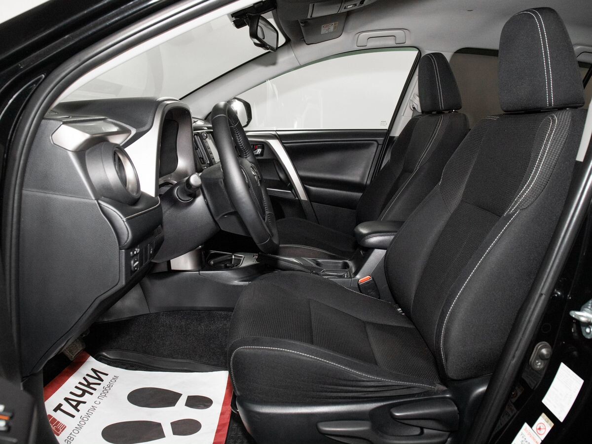 Toyota RAV4 2018 - фото автомобиля