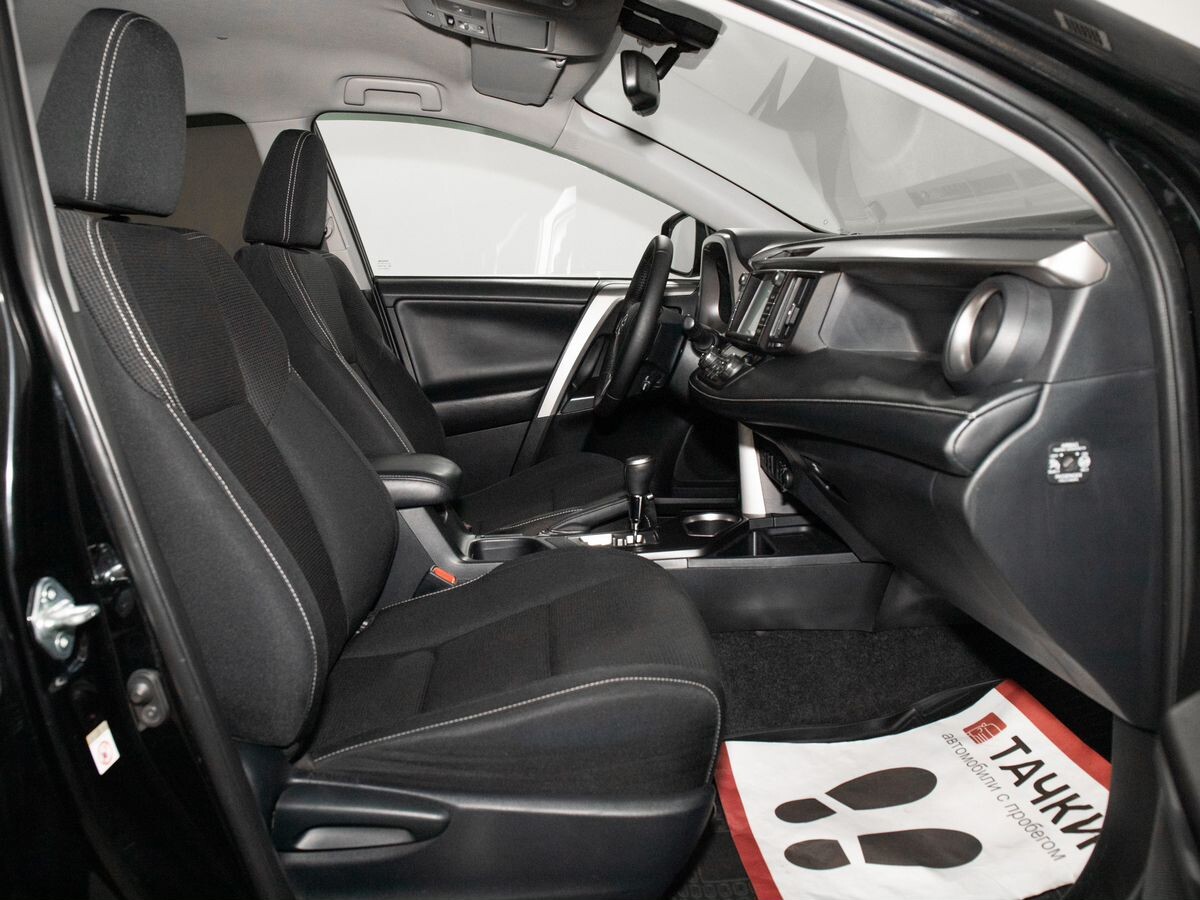 Toyota RAV4 2018 - фото автомобиля