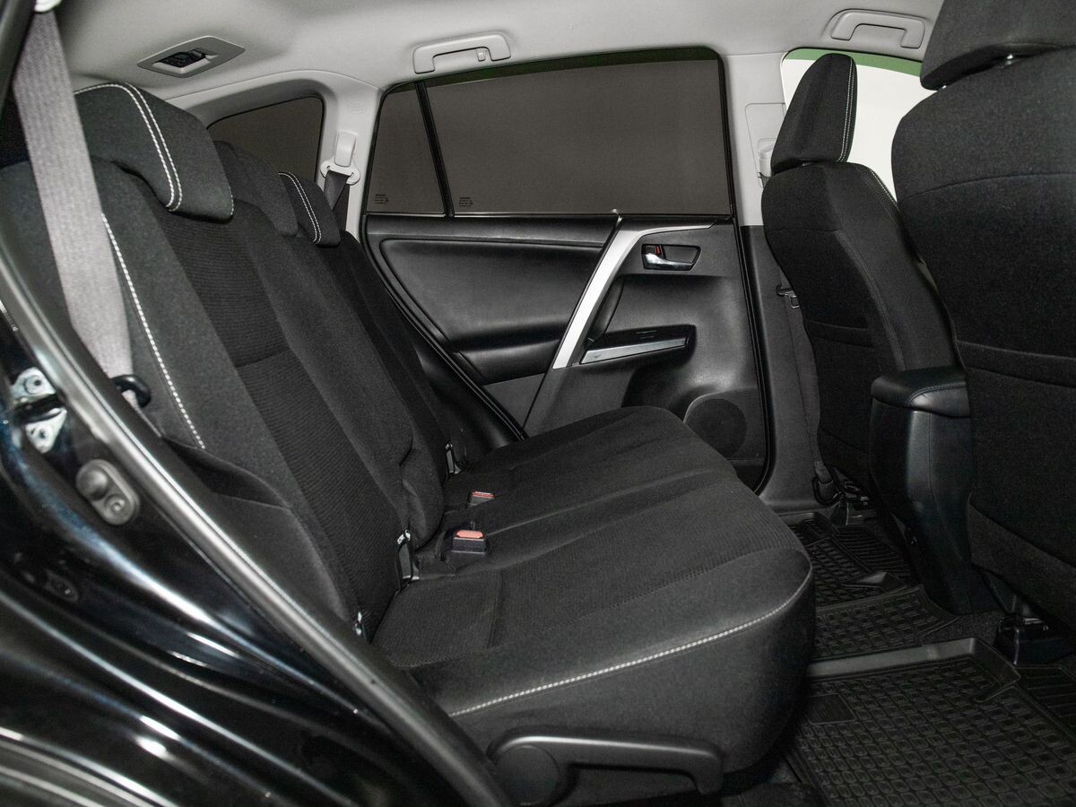 Toyota RAV4 2018 - фото автомобиля