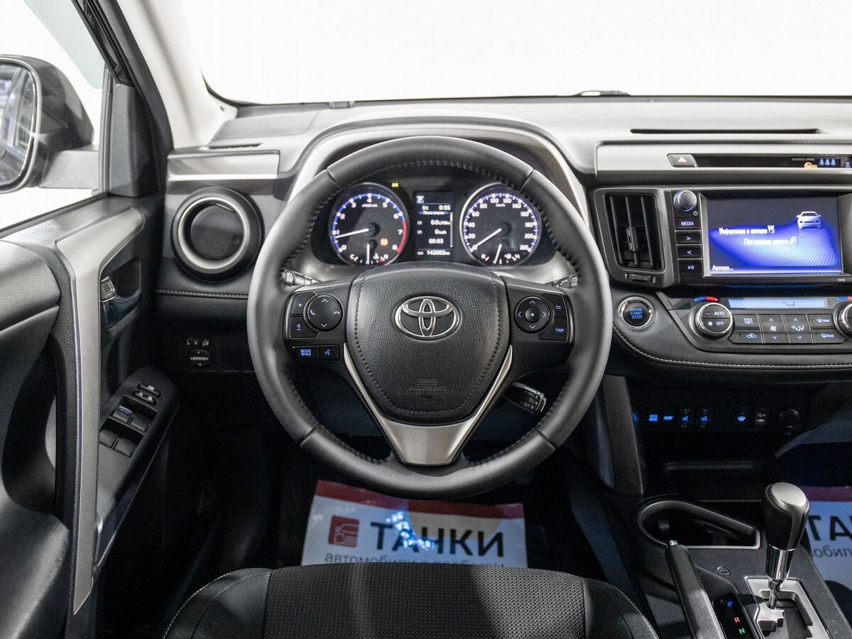 Toyota RAV4 2018 - фото автомобиля