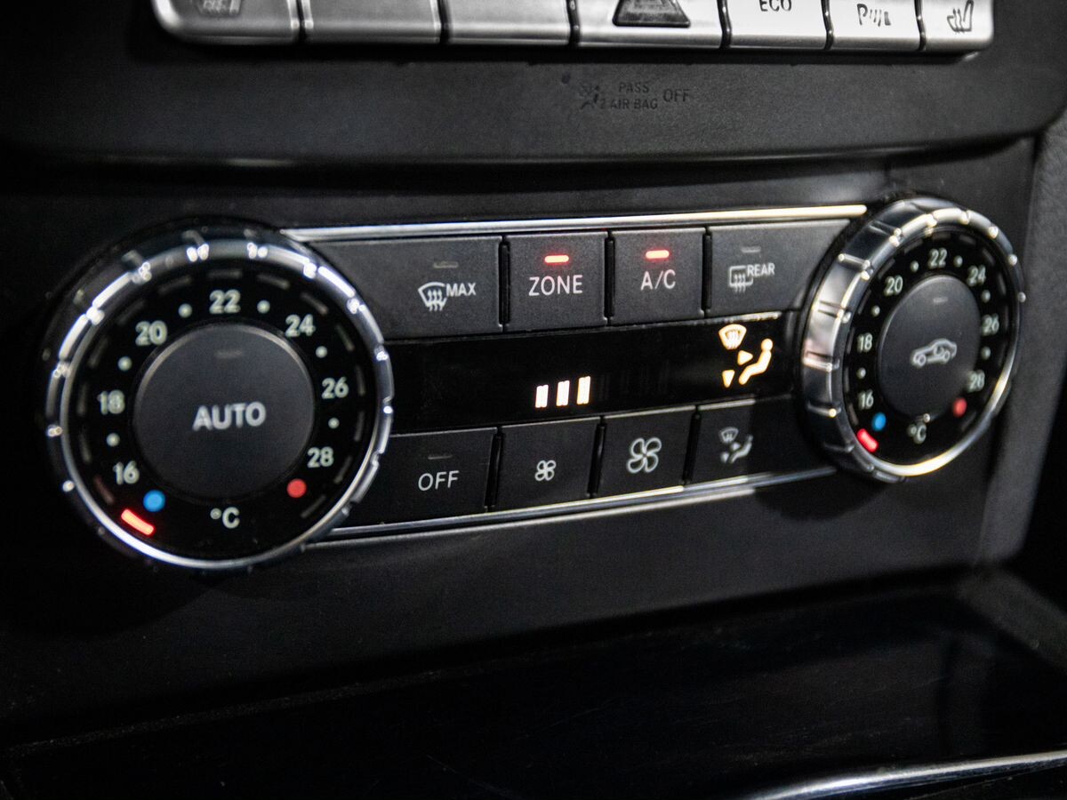 Mercedes-Benz C-Class 2012 - фото автомобиля