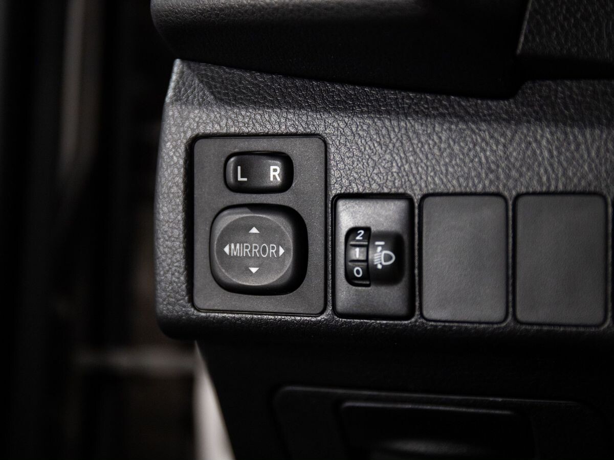 Toyota Corolla 2013 - фото автомобиля