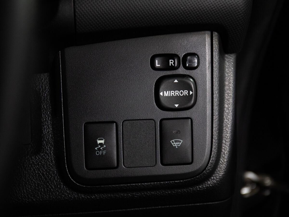 Toyota Wish 2011 - фото автомобиля