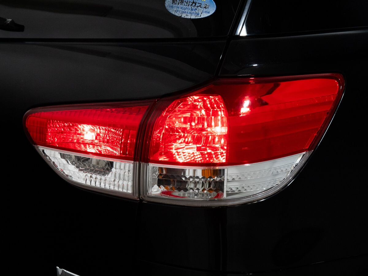 Toyota Wish 2011 - фото автомобиля