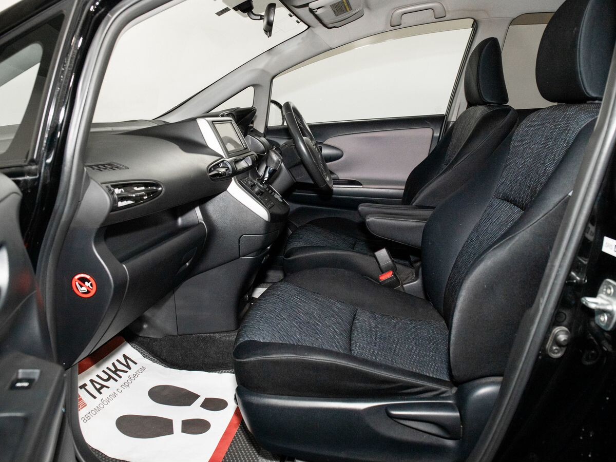 Toyota Wish 2011 - фото автомобиля