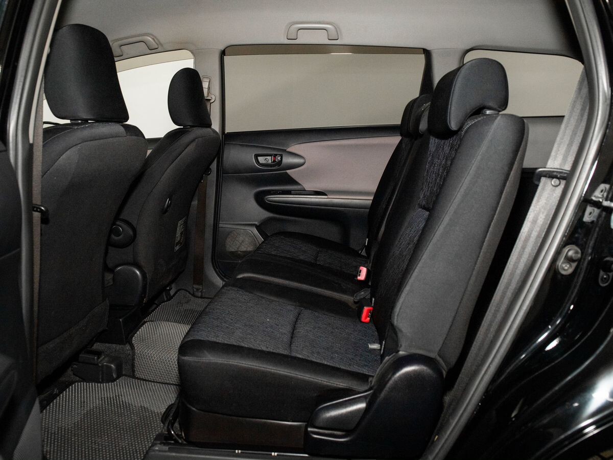 Toyota Wish 2011 - фото автомобиля