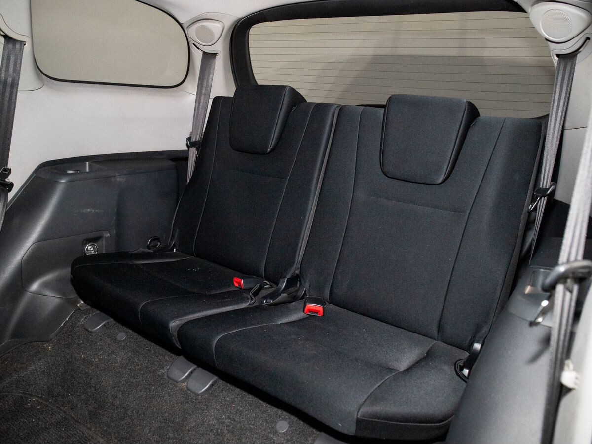 Toyota Wish 2011 - фото автомобиля