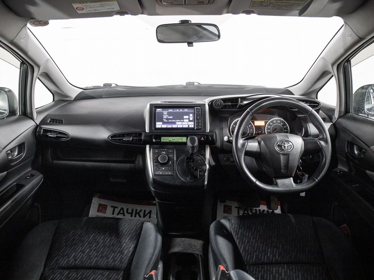 Toyota Wish 2011 - фото автомобиля