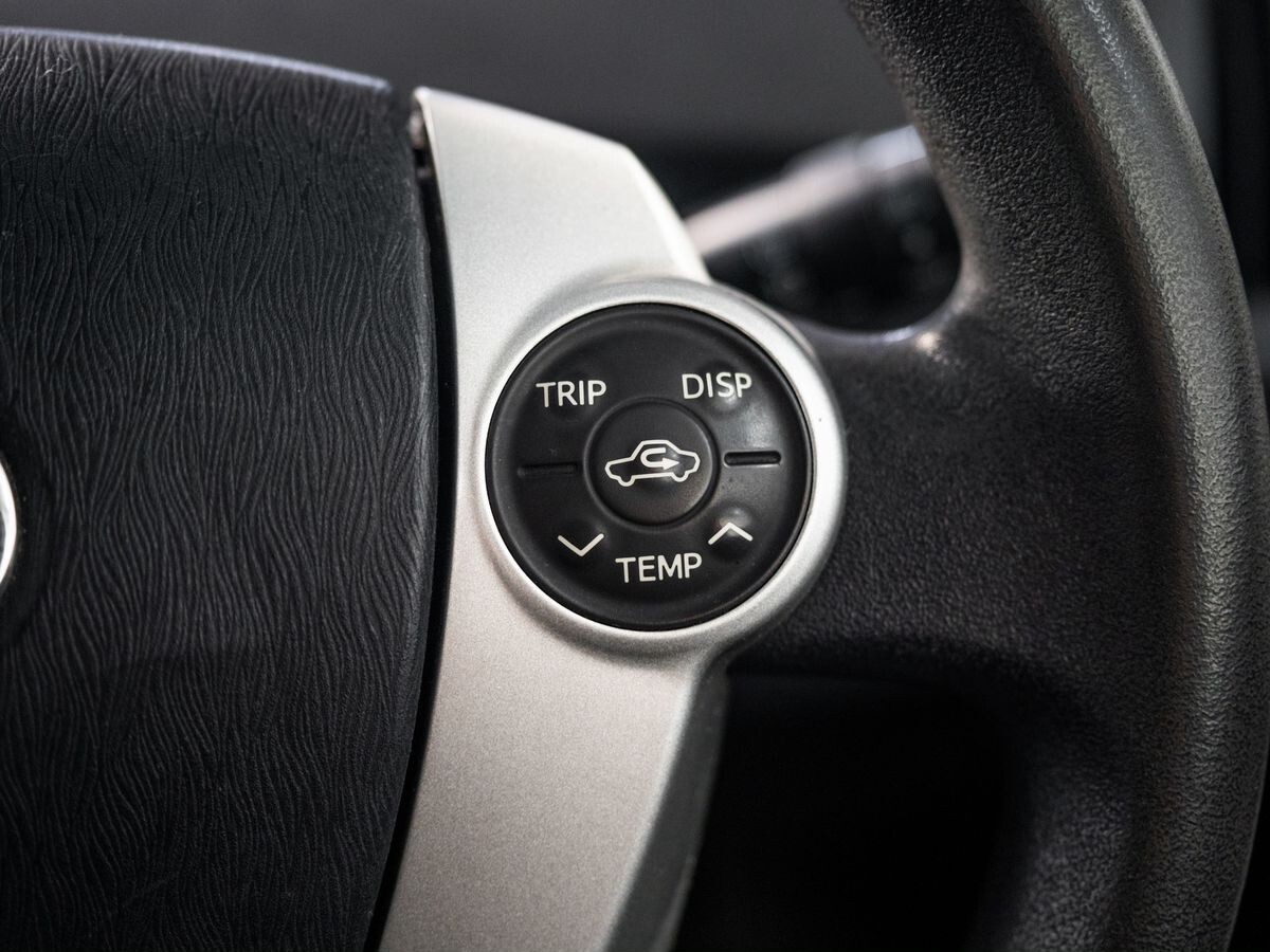 Toyota Prius 2011 - фото автомобиля