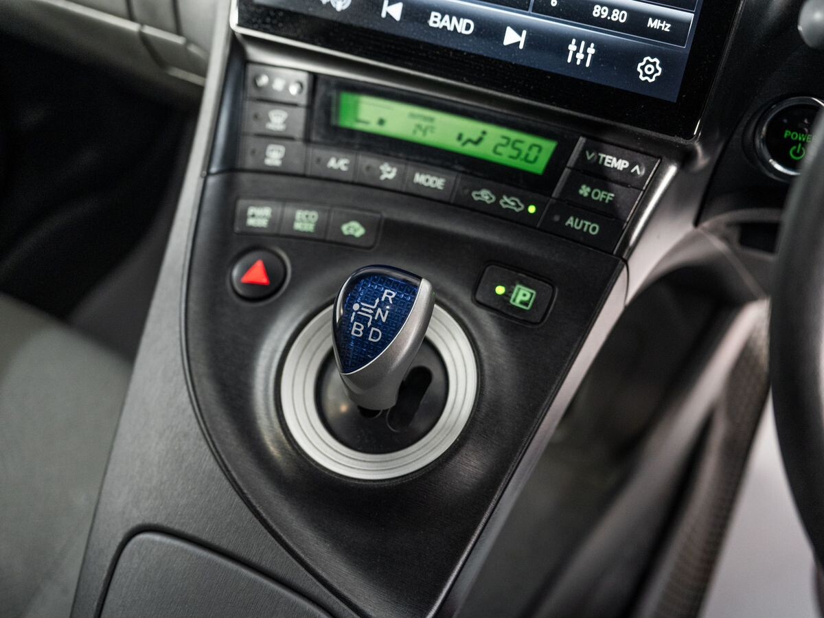 Toyota Prius 2011 - фото автомобиля