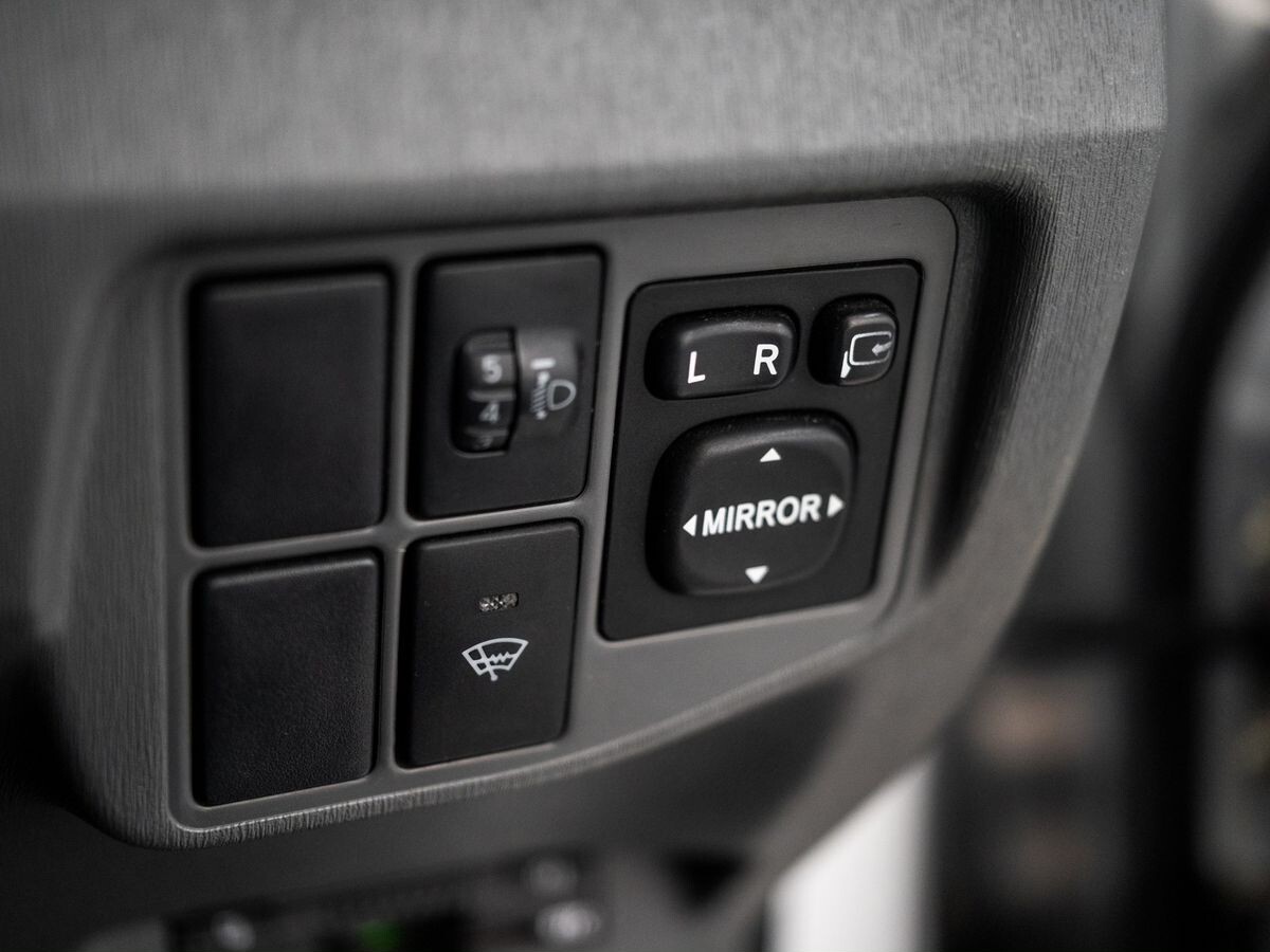 Toyota Prius 2011 - фото автомобиля