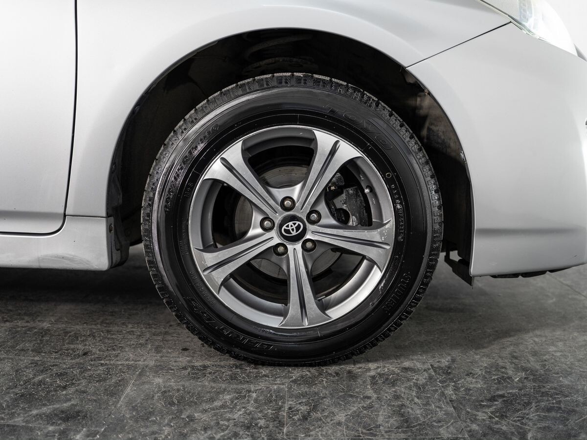 Toyota Prius 2011 - фото автомобиля