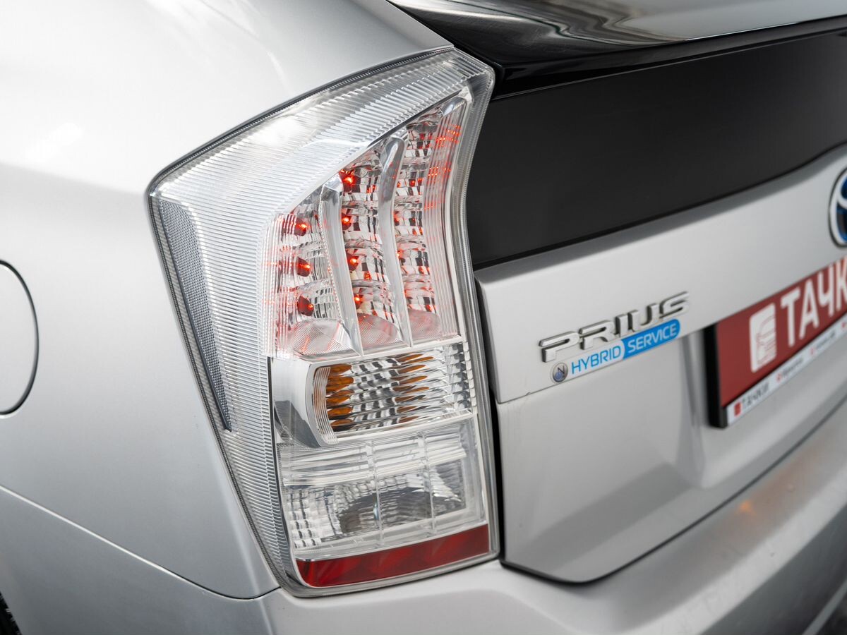 Toyota Prius 2011 - фото автомобиля