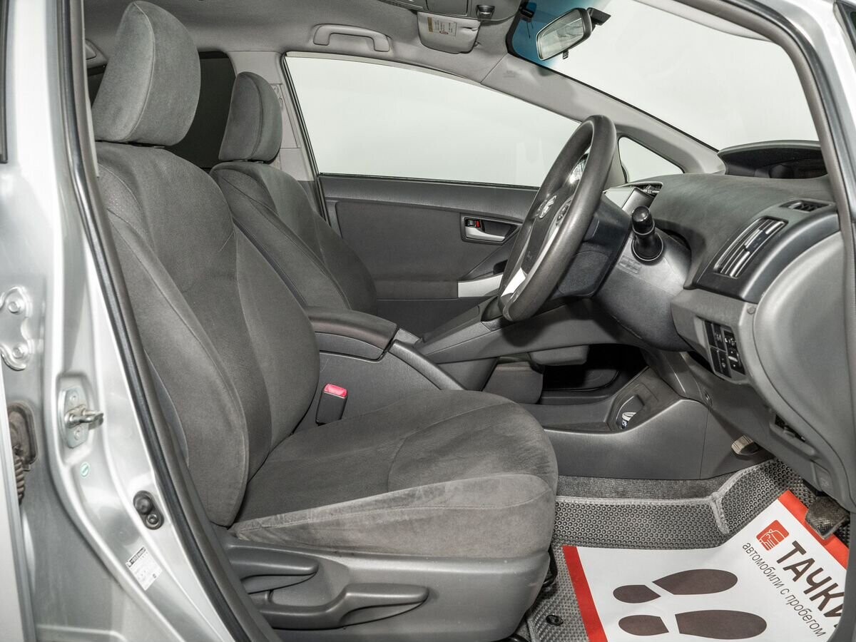 Toyota Prius 2011 - фото автомобиля