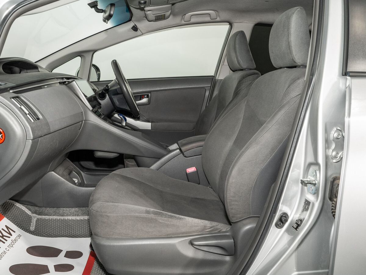 Toyota Prius 2011 - фото автомобиля