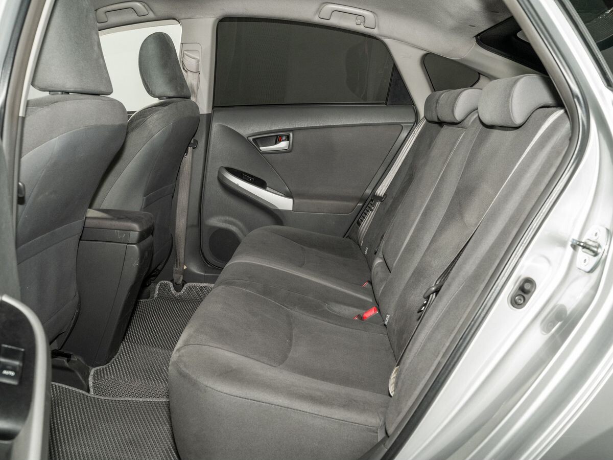 Toyota Prius 2011 - фото автомобиля