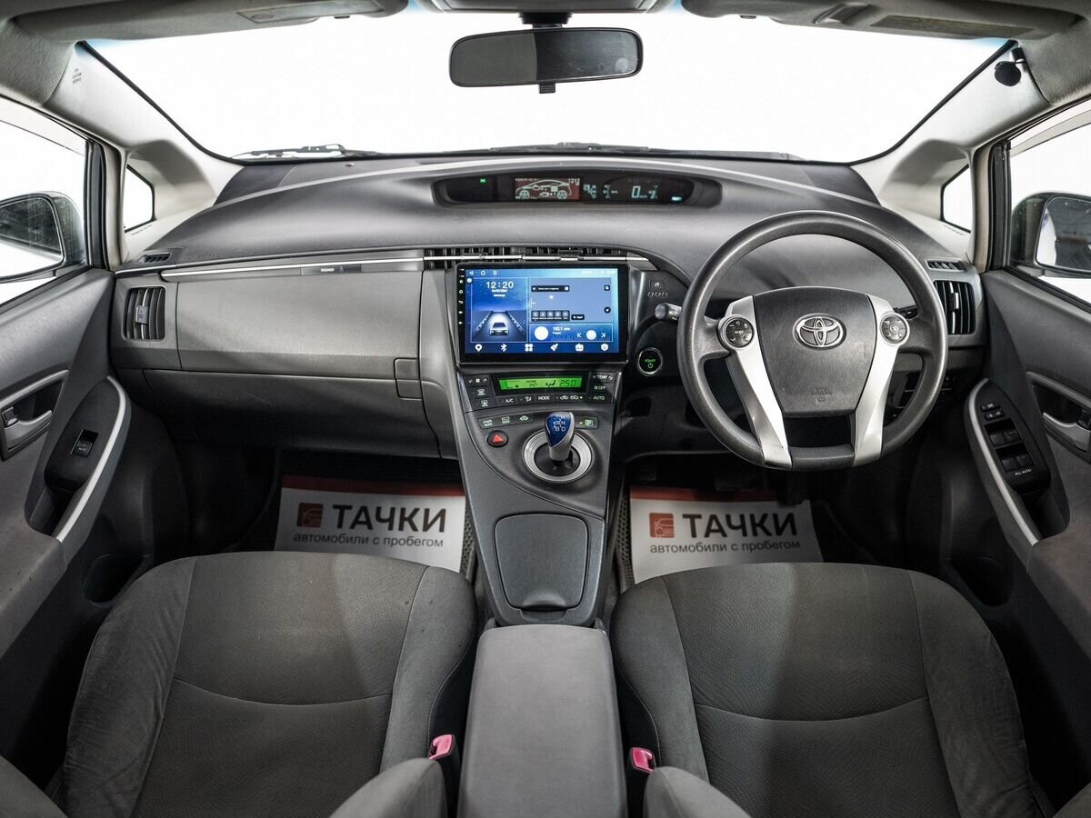 Toyota Prius 2011 - фото автомобиля