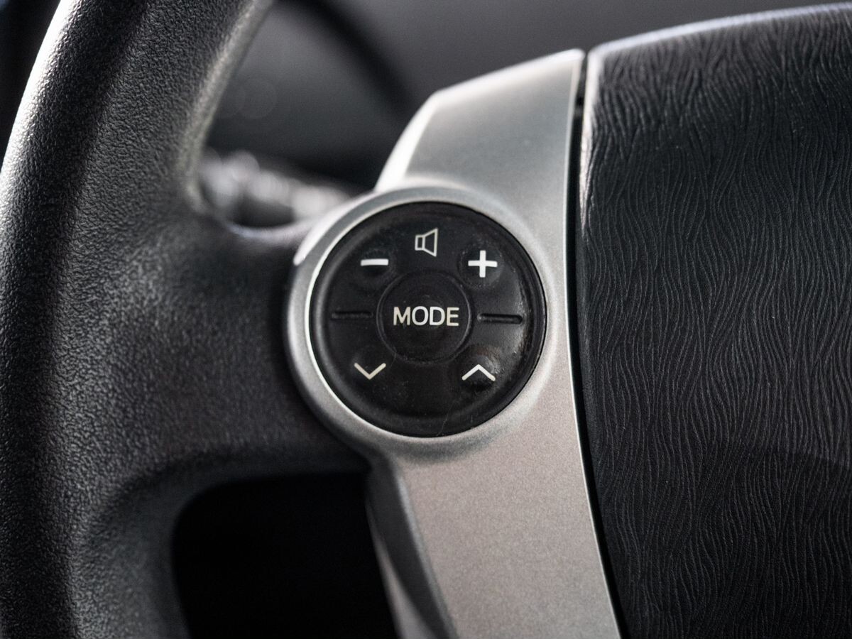 Toyota Prius 2011 - фото автомобиля