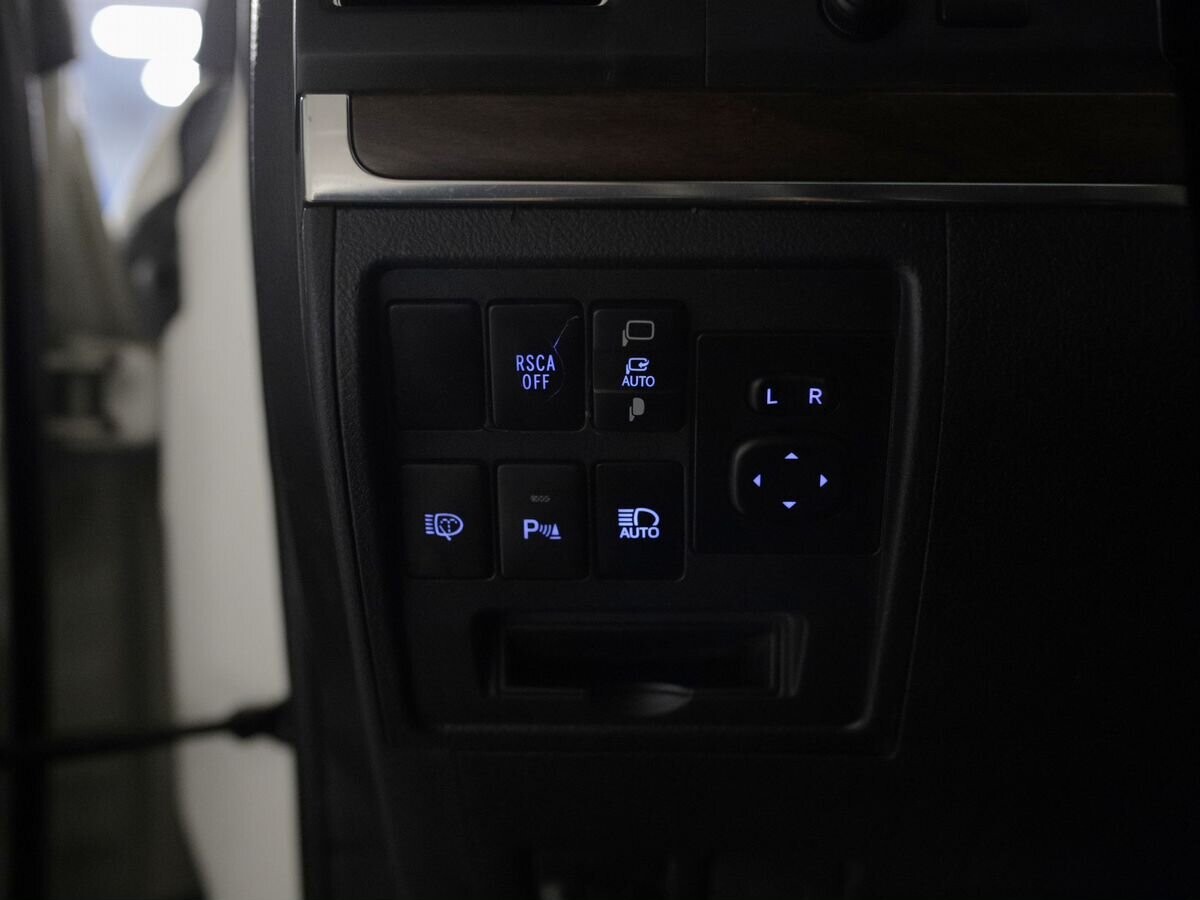 Toyota Land Cruiser 2021 - фото автомобиля