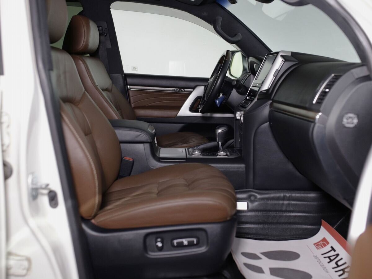 Toyota Land Cruiser 2021 - фото автомобиля