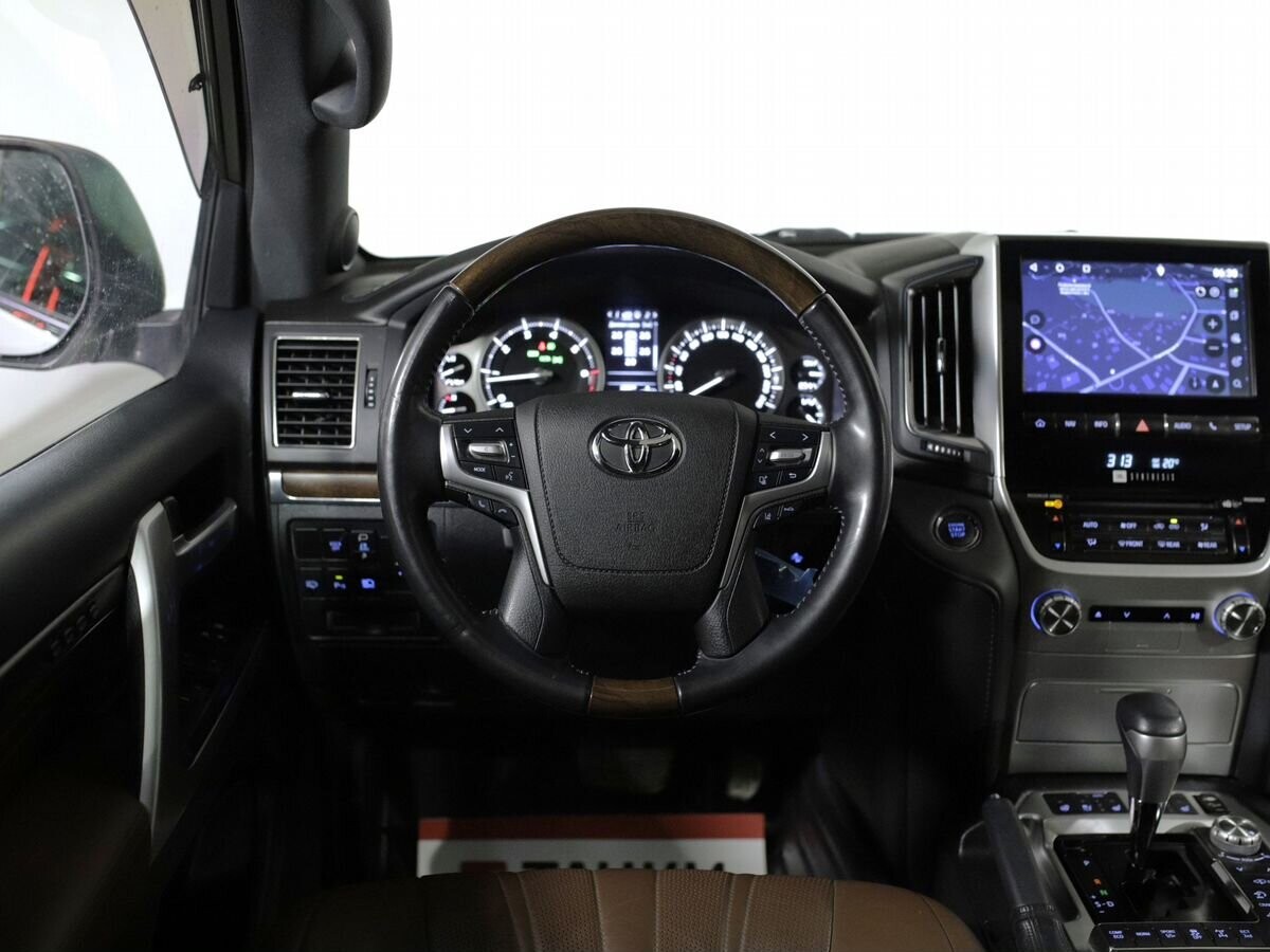 Toyota Land Cruiser 2021 - фото автомобиля