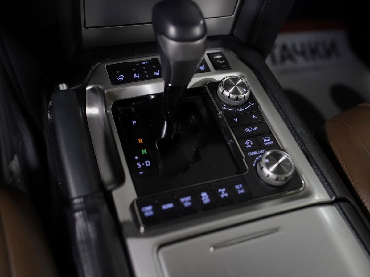 Toyota Land Cruiser 2021 - фото автомобиля