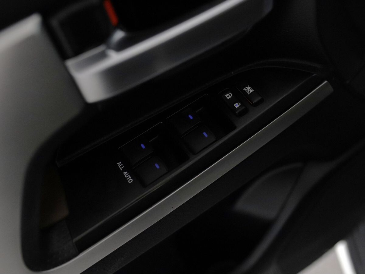 Toyota Land Cruiser 2021 - фото автомобиля