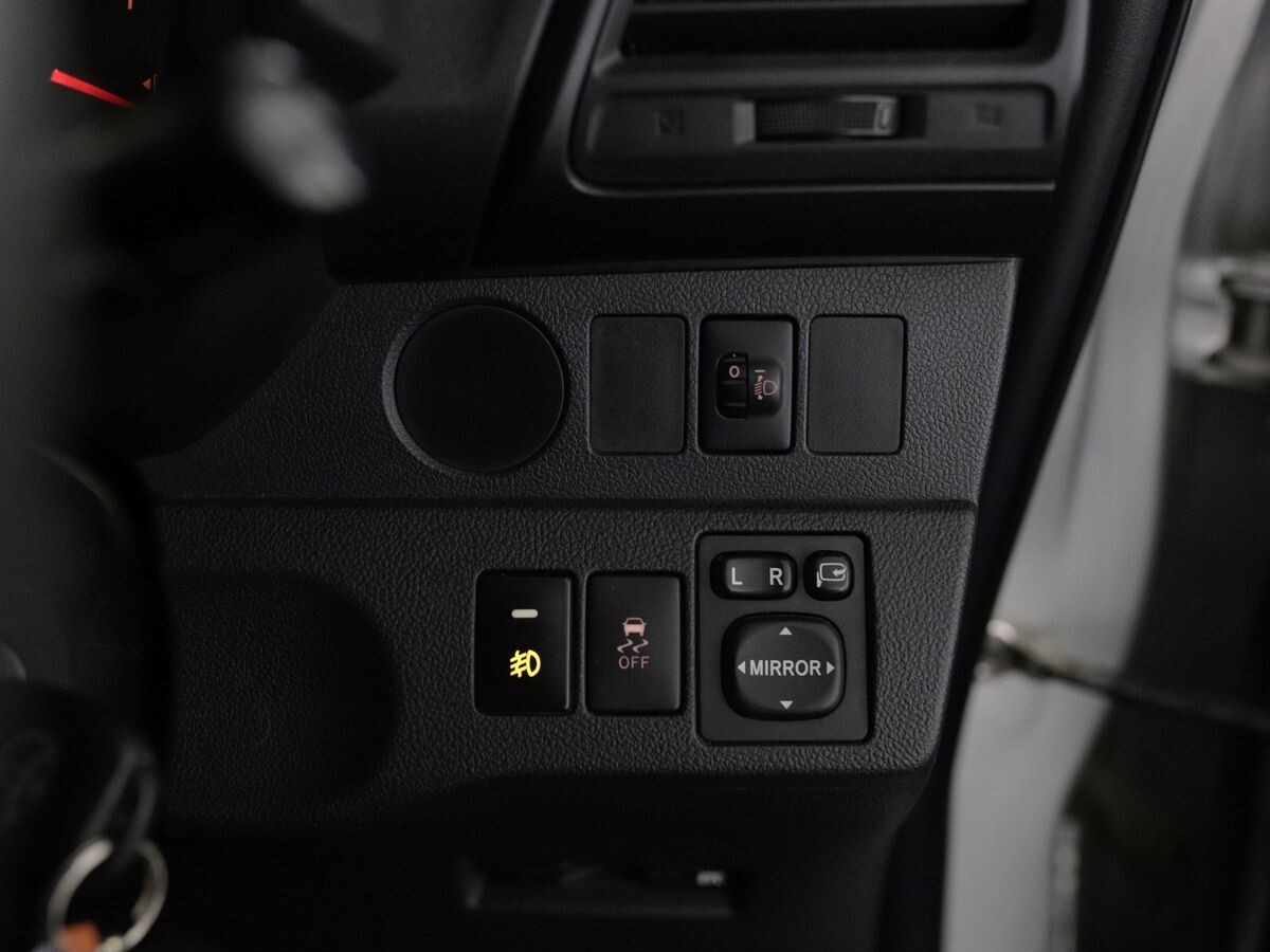 Toyota Ractis 2015 - фото автомобиля