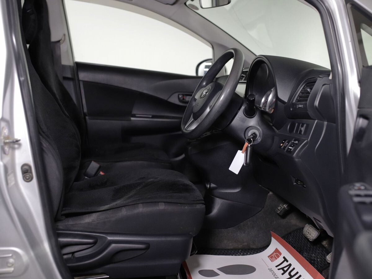 Toyota Ractis 2015 - фото автомобиля