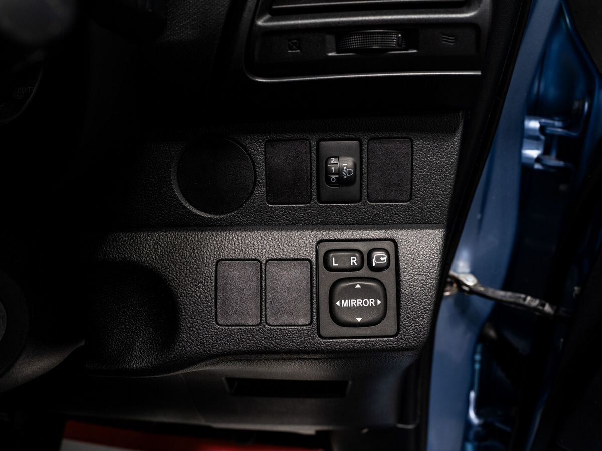 Toyota Ractis 2013 - фото автомобиля