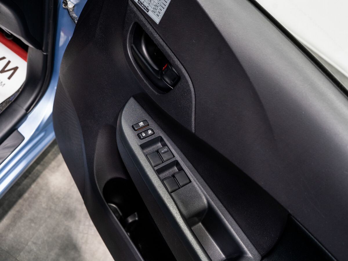 Toyota Ractis 2013 - фото автомобиля