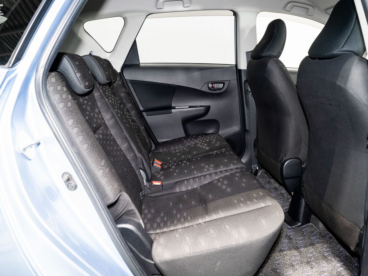 Toyota Ractis 2013 - фото автомобиля