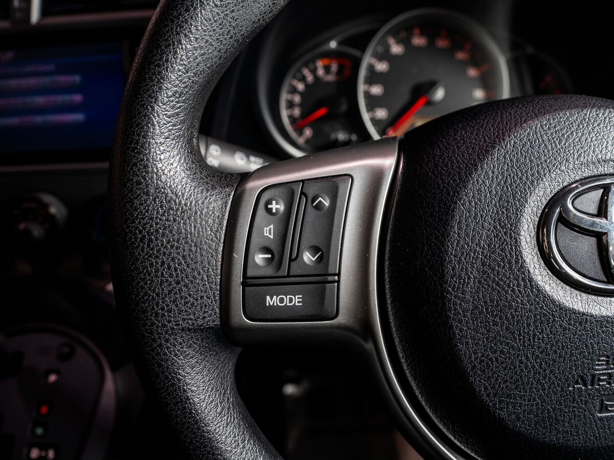 Toyota Ractis 2013 - фото автомобиля